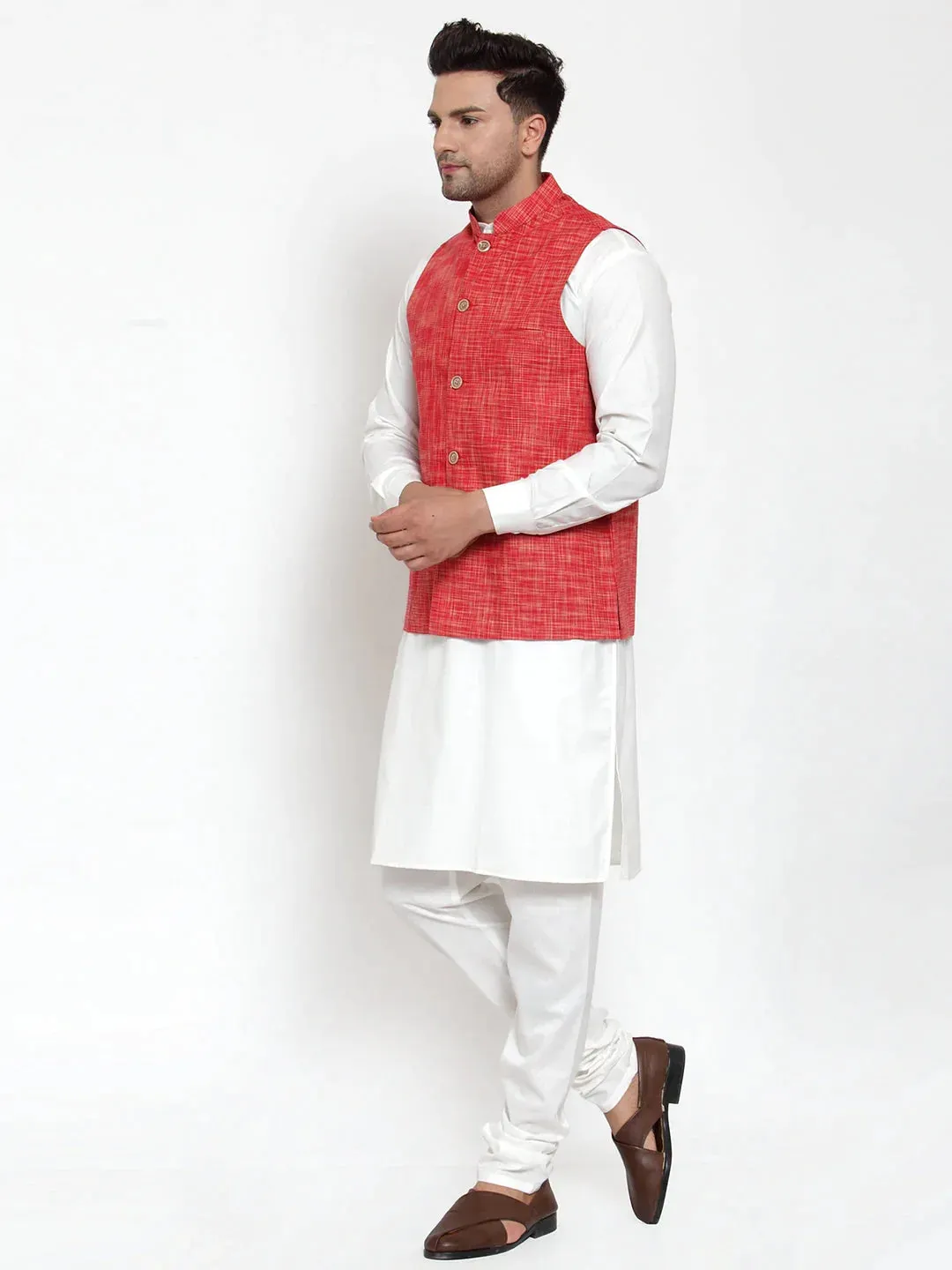 Men'S White Solid Kurta With Pyjamas & Red Nehru Jacket